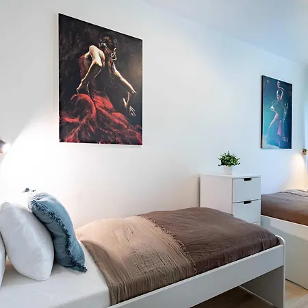 - Balcony - Comfy - *