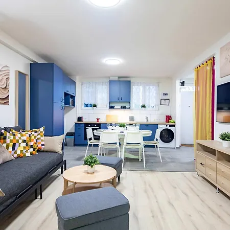 - Balcony - Comfy - Apartment Budapest