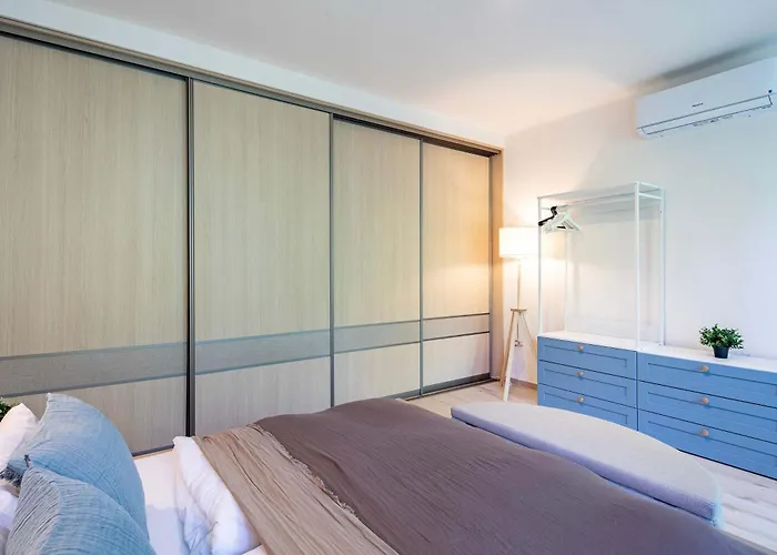 Apartment - Balcony - Comfy -